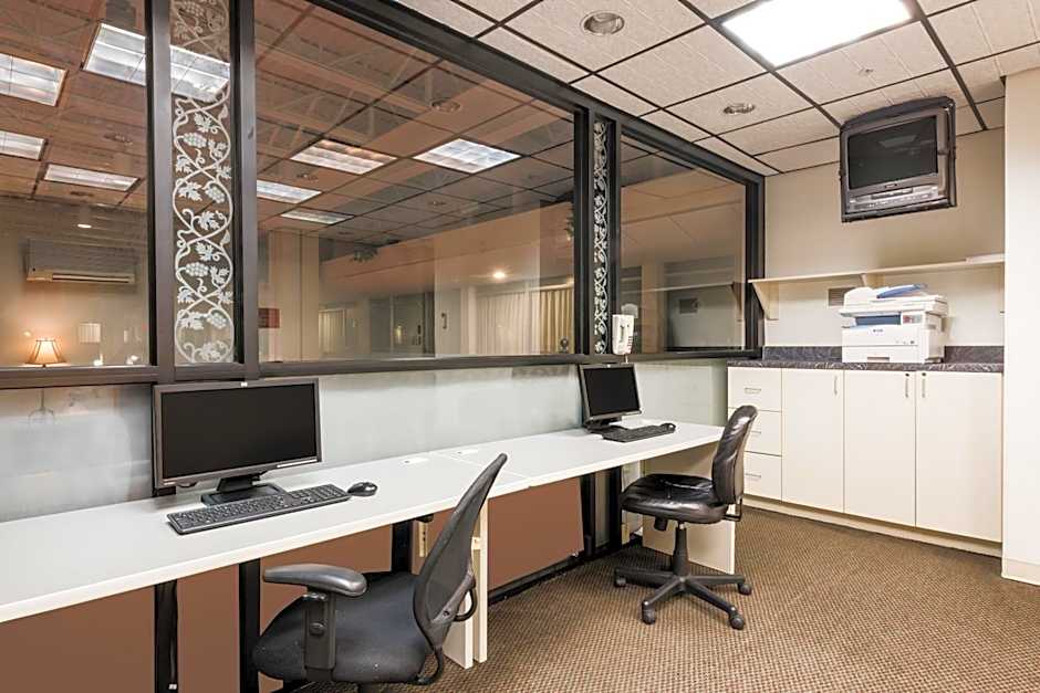 Ramada Hotel & Conference Center by Wyndham State College