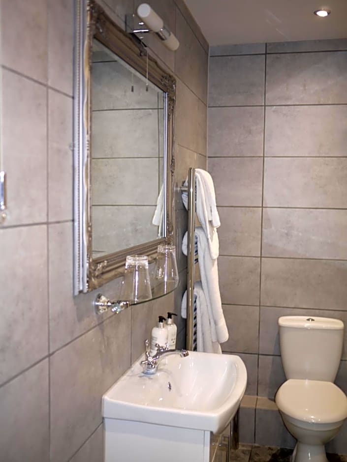 Glewstone Court Country House Hotel