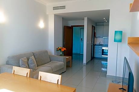 One-Bedroom Apartment with Land View