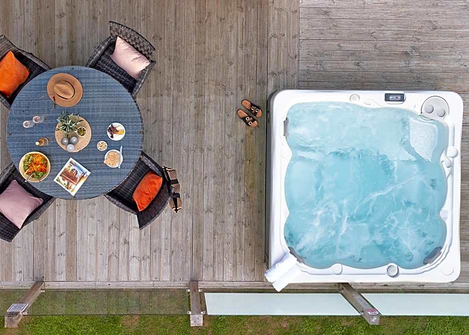 Cherry Bird Lodge Escape