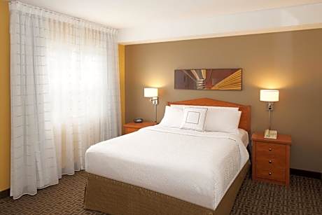 Queen Suite with Sofa Bed