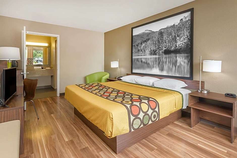 Super 8 By Wyndham Asheville Airport