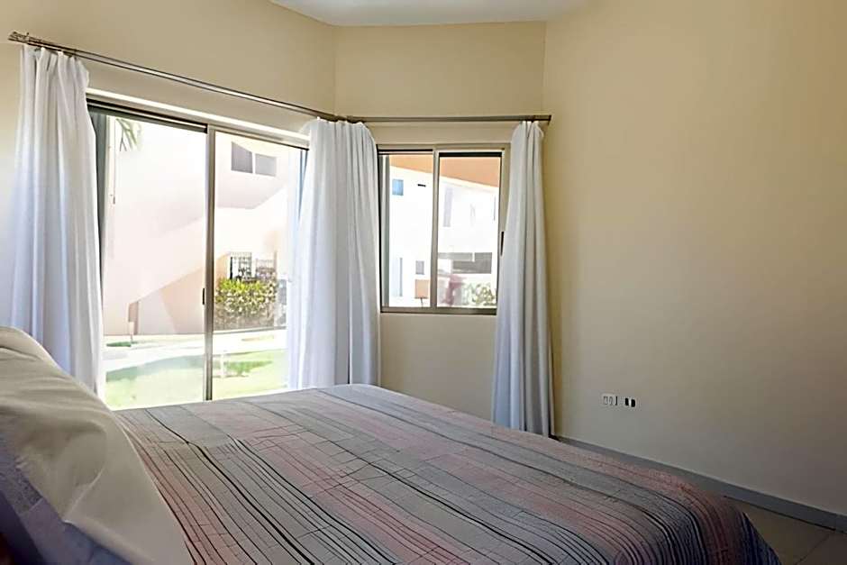 Cozy Place/WiFi/Beach 10 min Walk/Private Pool