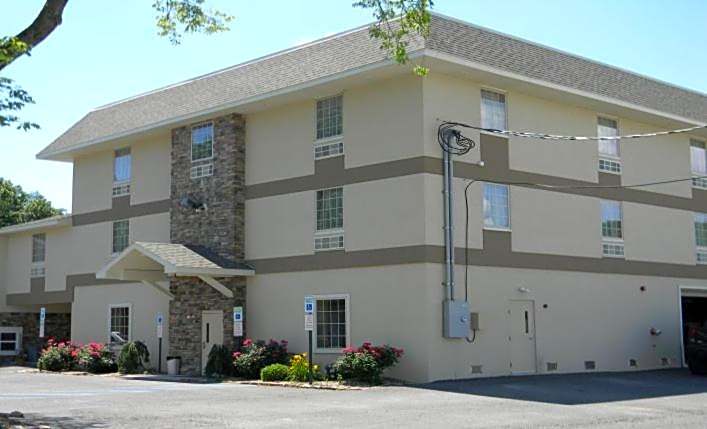 Gamble Farm Inn and Suites