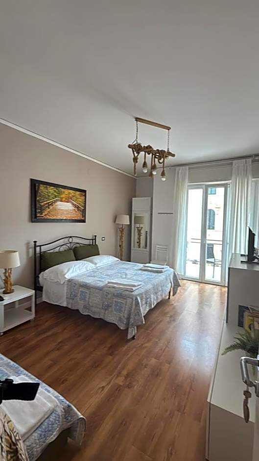 ES - Essential Solution & Emotion Stories (locazione turistica)