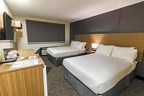 Double Room with Two Double Beds - Pet Friendly/Non-Smoking