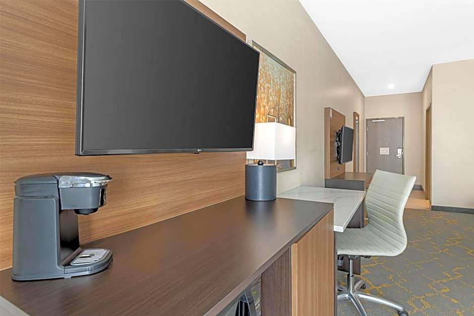 Best Western Plus Isanti