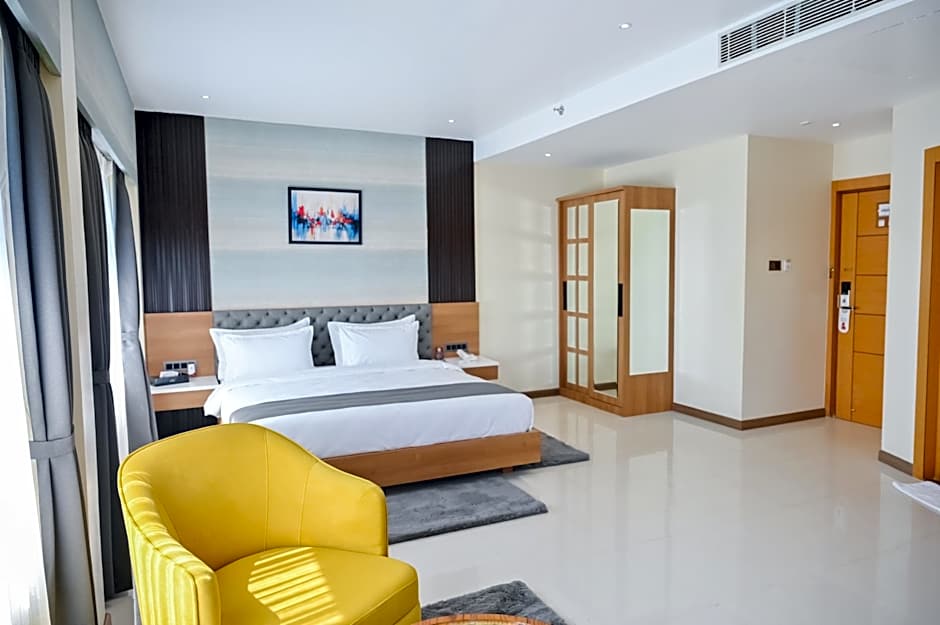 Photo 1 of 2 of Executive Suite, City View