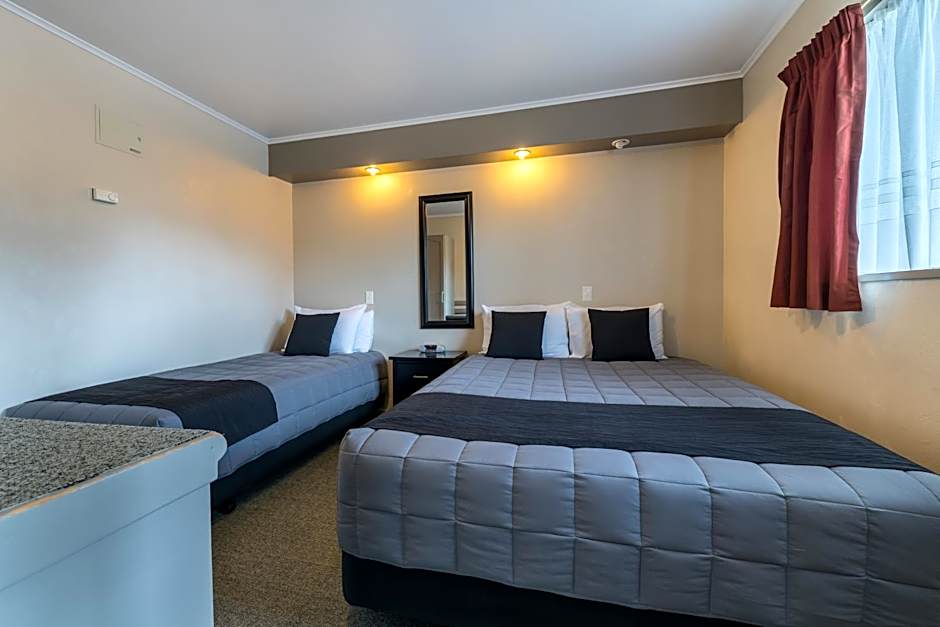 Lakeside Motel & Apartments