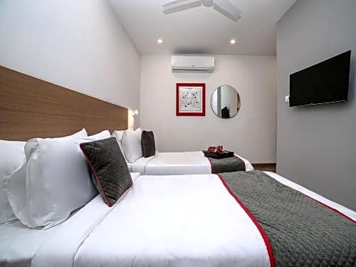 OYO Townhouse 80 Meera Bagh