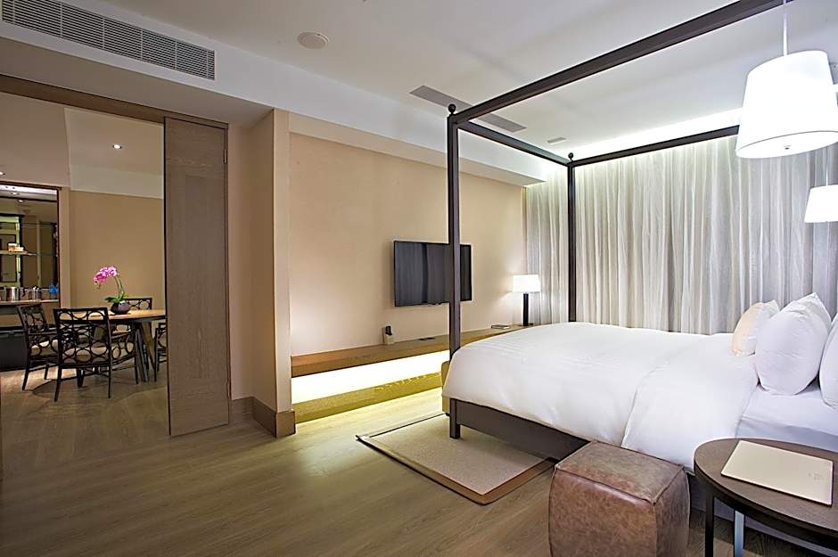 Photo 1 of 6 of Executive Suite