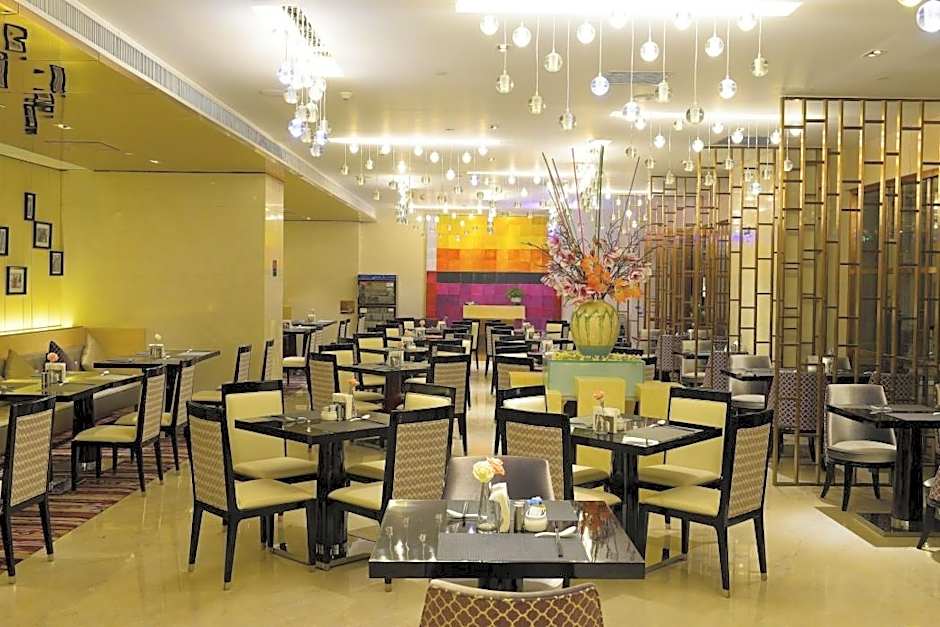 Longjiang Country Garden Phoenix Hotel