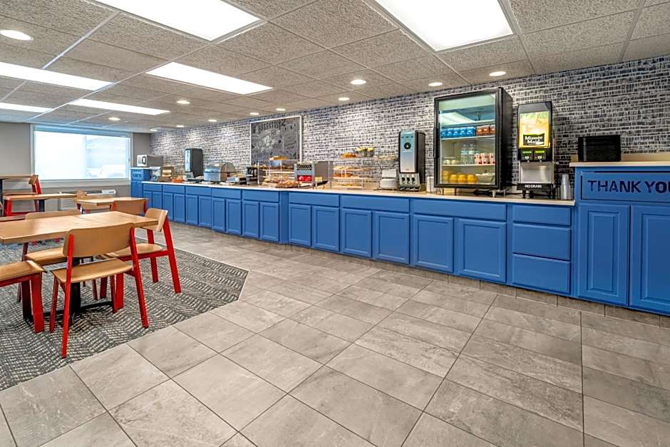 AmericInn by Wyndham Valley City - Conference Center