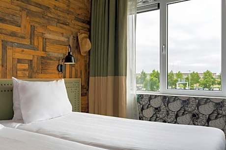 Deluxe Room 1 Twin Bed