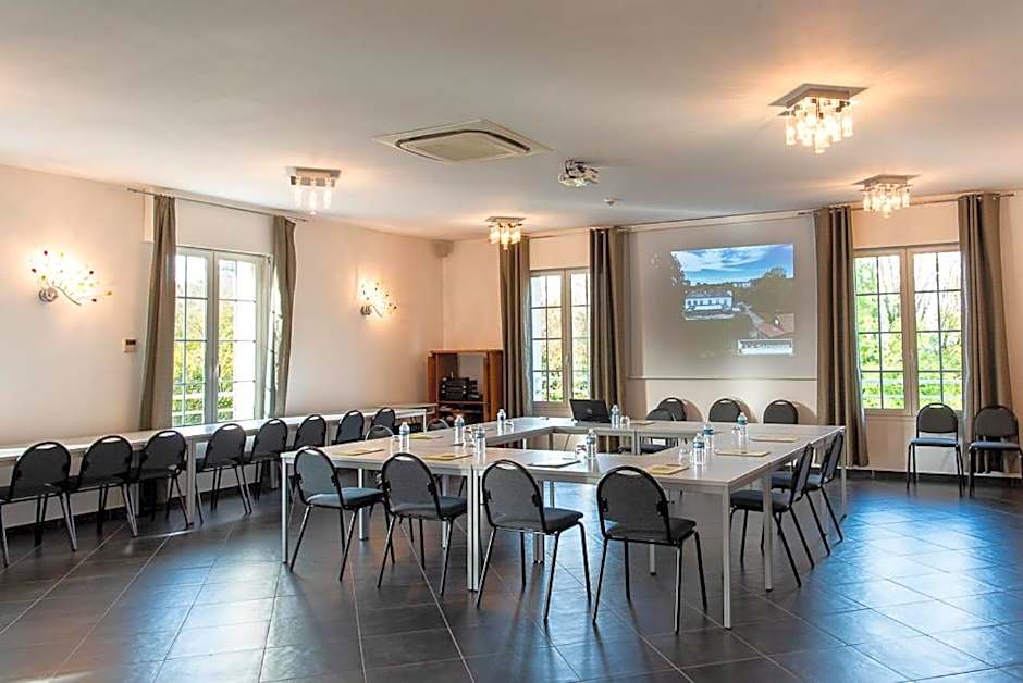 Logis - Hotel Restaurant La Sapinière - Proche Saint Omer