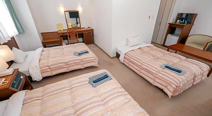 Tendo Central Hotel