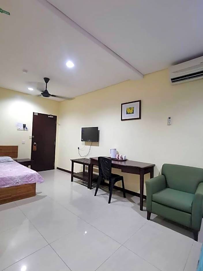 PAVILION INN HOTEL LUMUT