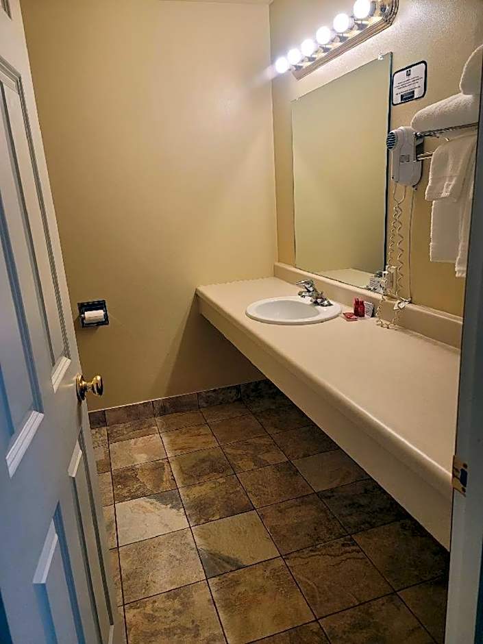 GuestHouse Inn & Suites Montesano