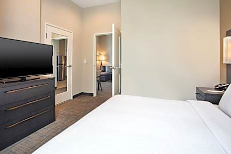 One-Bedroom King Suite with Sofa Bed - Hearing Accessible