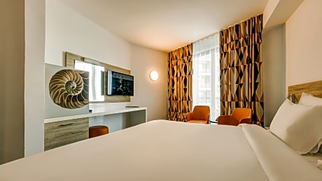 Comfort Double or Twin Room with Partial Sea View 