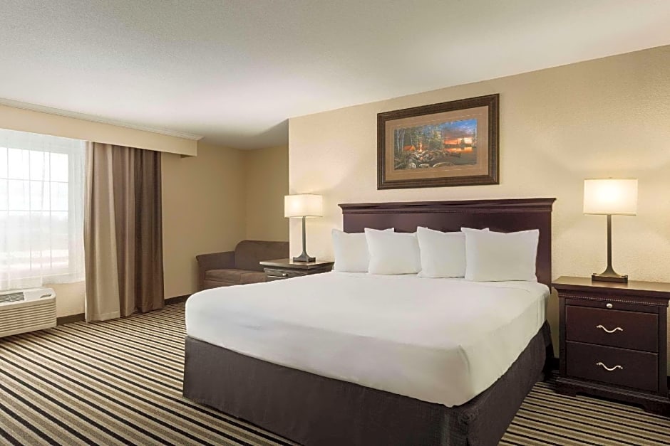 Country Inn & Suites by Radisson, Little Falls, MN