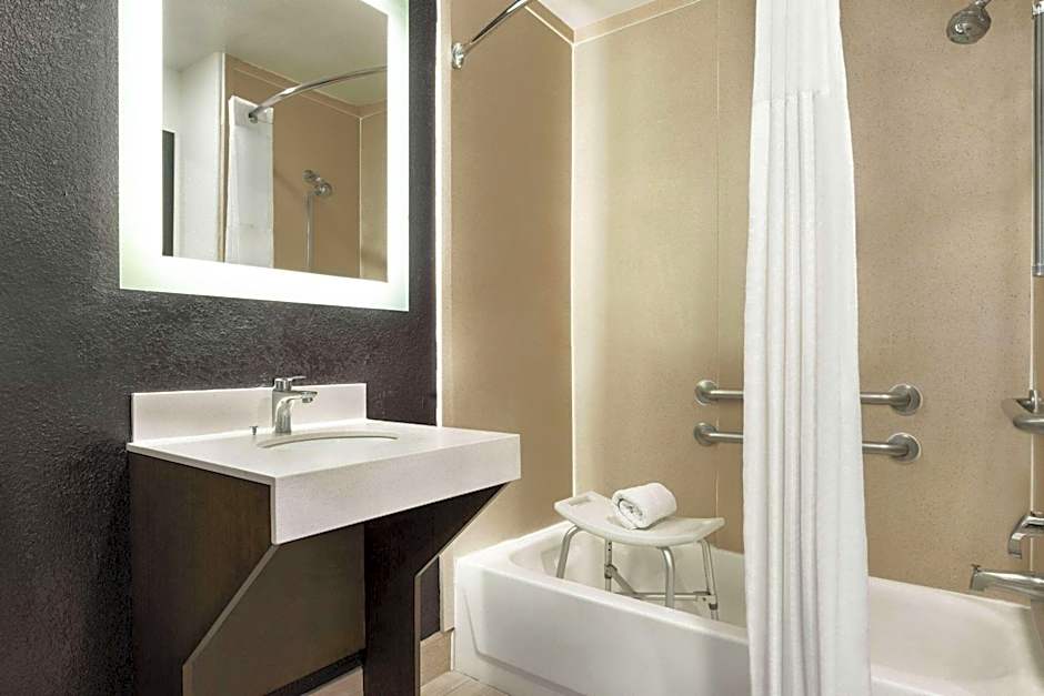 La Quinta Inn & Suites by Wyndham Hesperia Victorville
