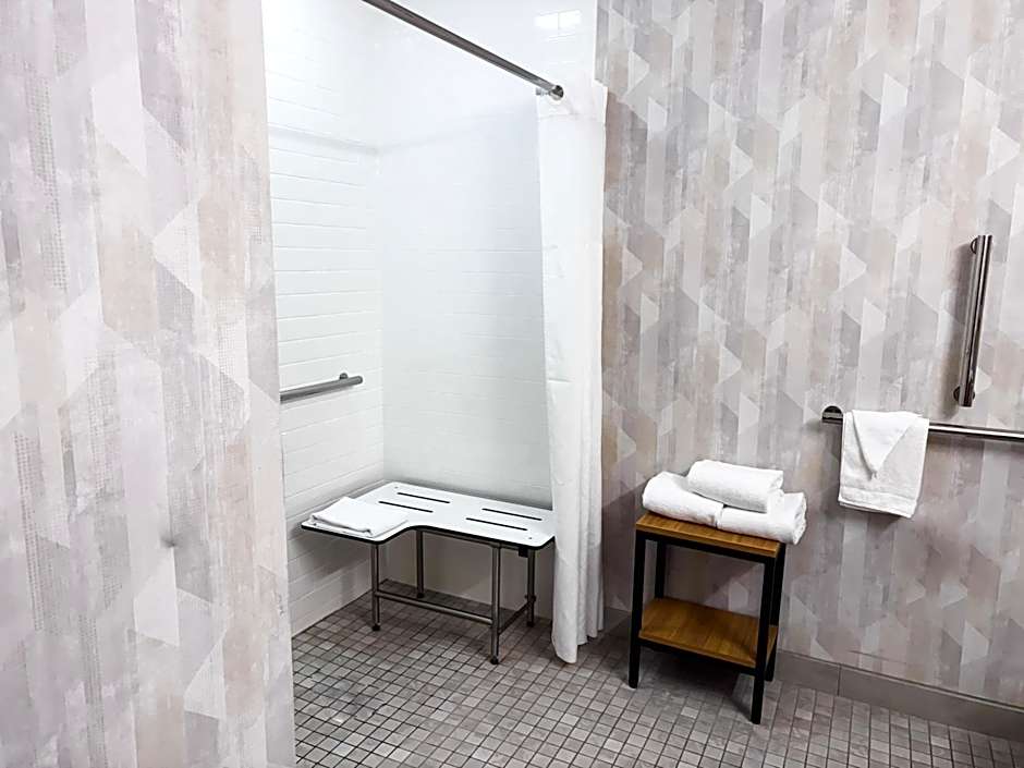Hampton Inn & Suites Addison