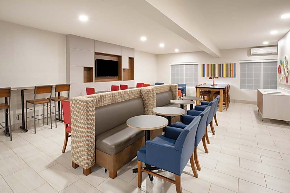 Holiday Inn Express and Suites Lincoln City By IHG