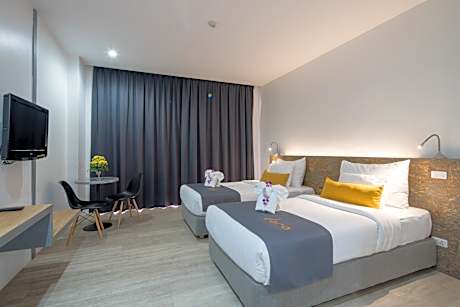 Deluxe Twin Room with Balcony