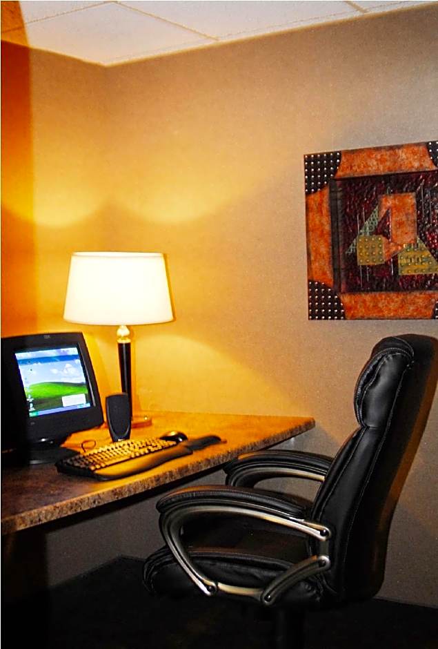 Ramada by Wyndham Bettendorf