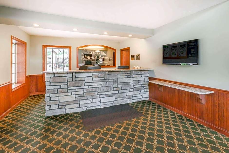 Howard Johnson by Wyndham Traverse City