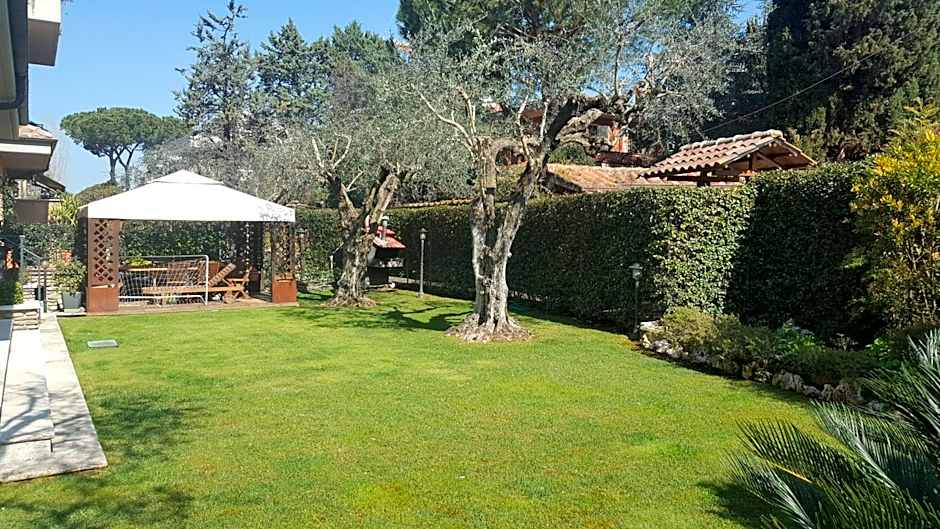 Aurelia Garden Gold B&B
