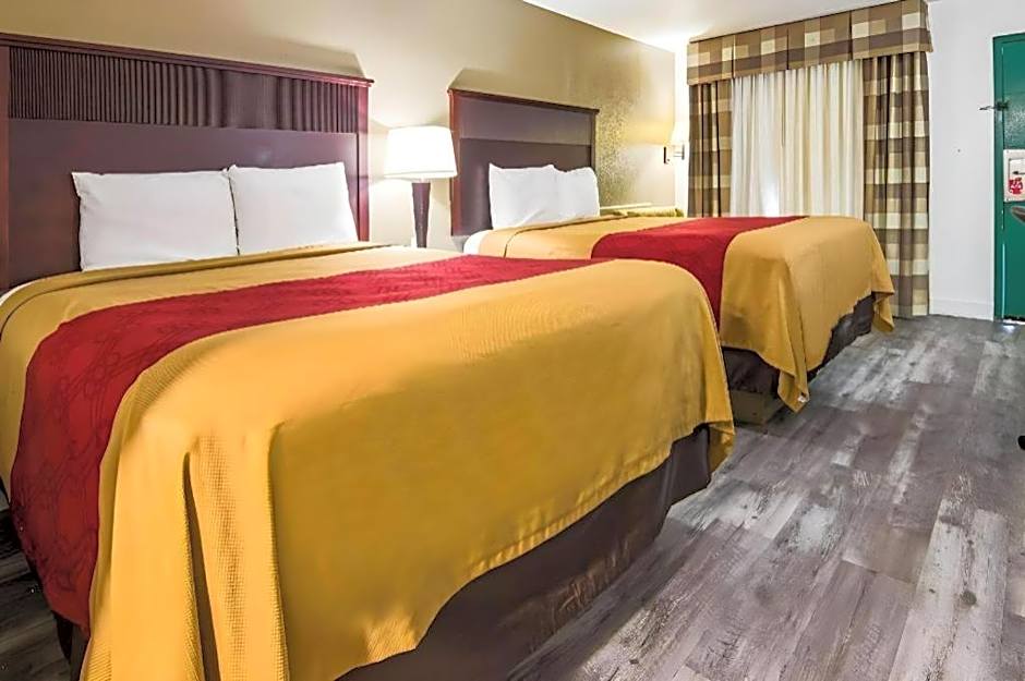 Econo Lodge Inn & Suites Macon