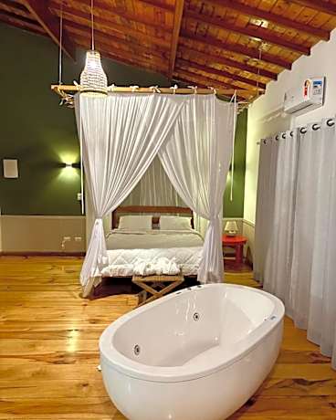 Deluxe Suite with Spa Bath