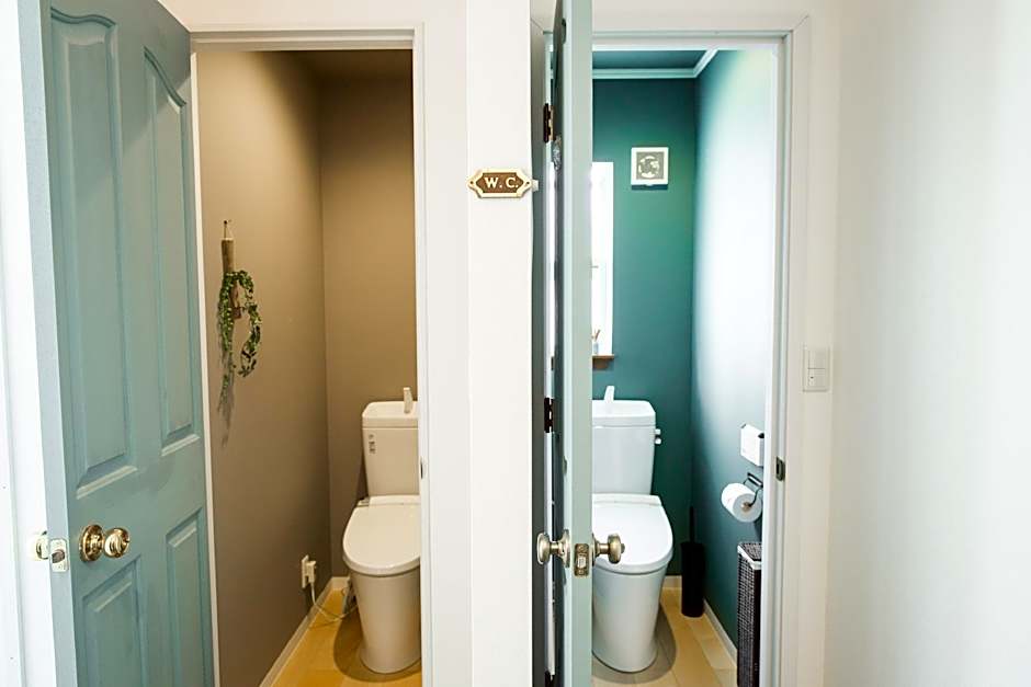 IZA Enoshima Guest House & Bar