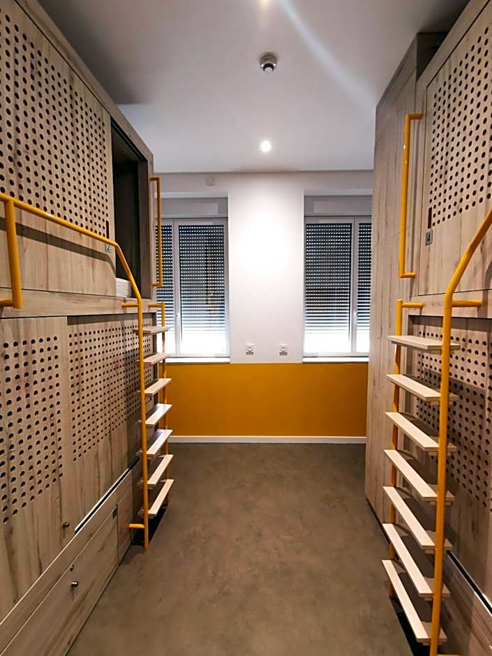 Bloom Hostel Bar & Garden