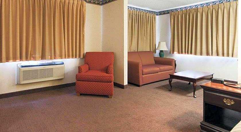 Econo Lodge Inn & Suites El Paso