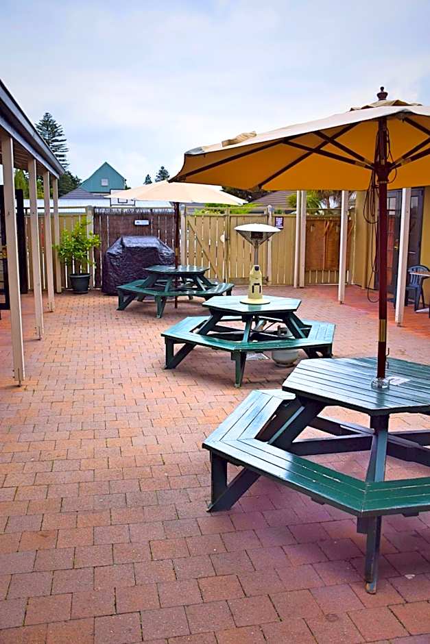 The Prince Albert Backpackers & Bar