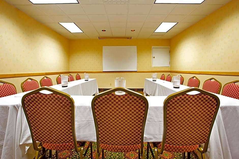 Candlewood Suites Grand Rapids Airport By IHG