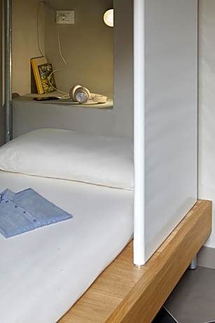Bed in 6-Bed Mixed Dormitory Room