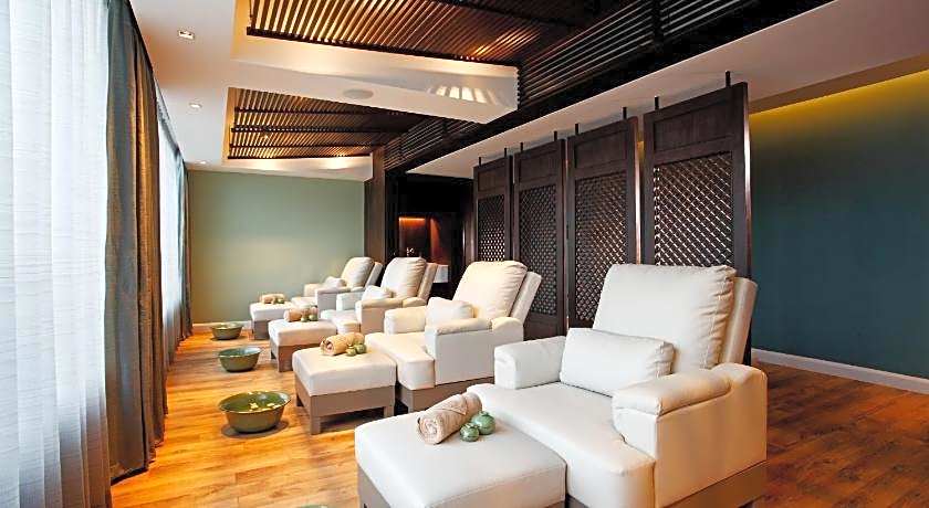 The Quarter Hualamphong by UHG