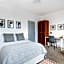 King Room with a shared Kitchen and bathroom in a 5-Bedroom House at Hanwell