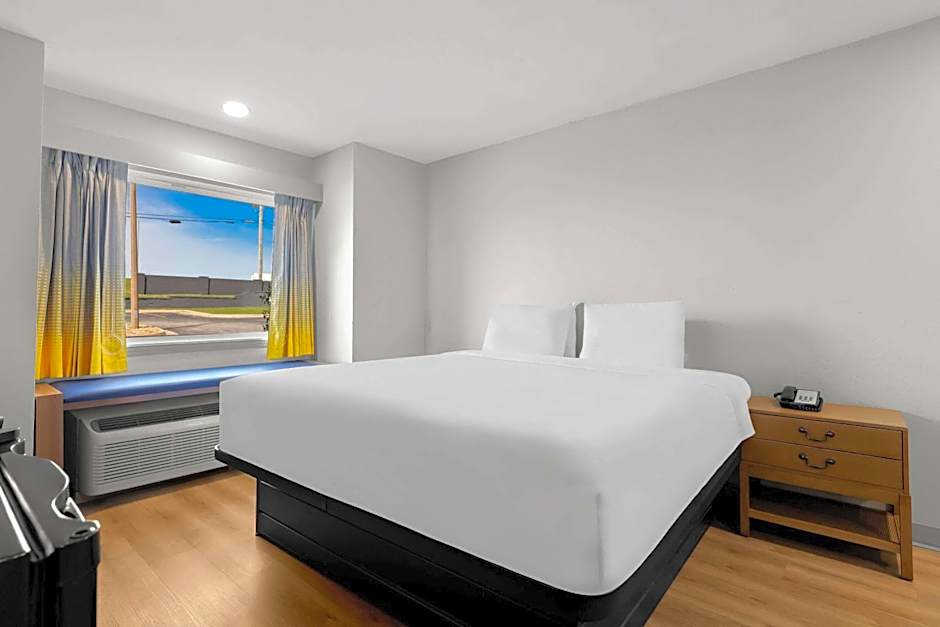 Microtel Inn & Suites by Wyndham Tulsa  Catoosa/Route 66