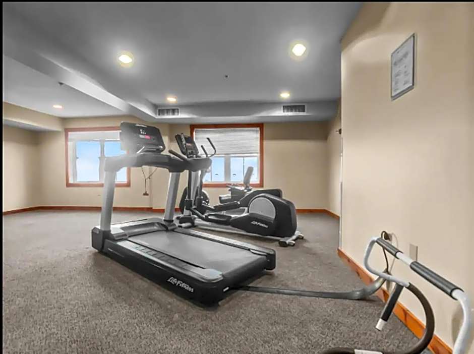 HH 207 Ski-InOut Sunrise Views Village Steps Sleeps 4
