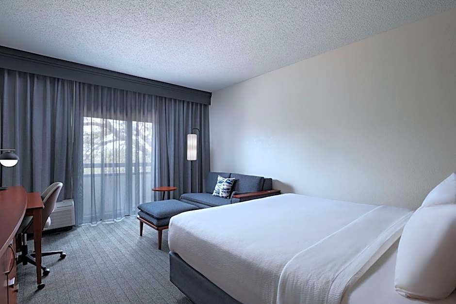 Courtyard by Marriott Dallas Richardson at Spring Valley