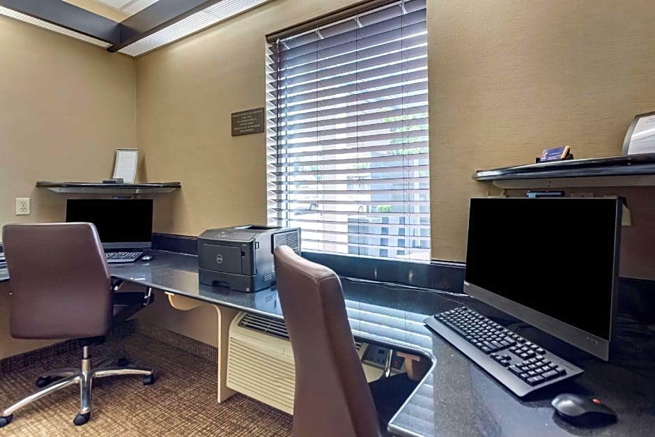 Comfort Suites At Rivergate Mall