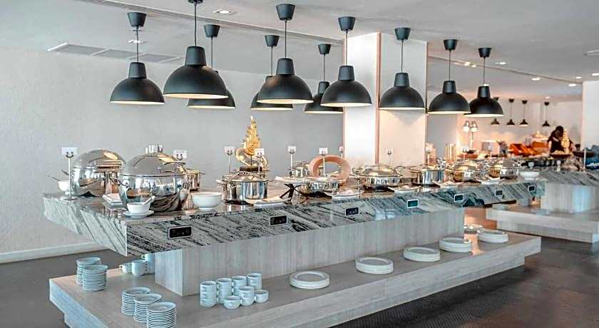 Away Bangkok Riverside Kene