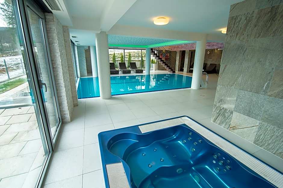 Flinski Sport X SPA, Boutique X Art