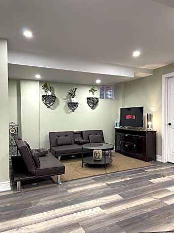 Two Bedroom Basement Ensuite 15 mins from The Niagara Falls