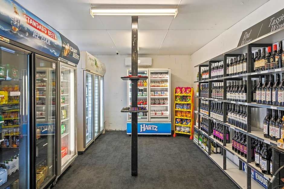 The Fox and Hounds Historic Hotel